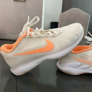 Nike vapor Pro tennis court sneakers, size 6 1/2